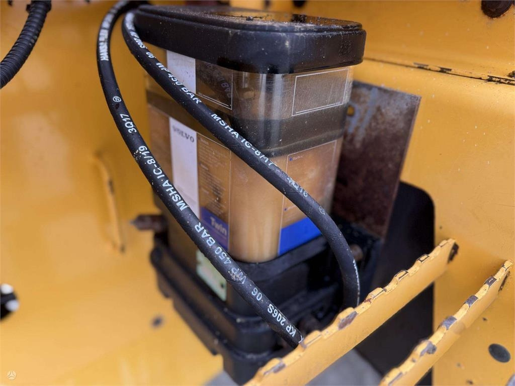 Utovarivač točkaš Volvo L 120 F , 4rd line , coupler: slika 14 Utovarivač točkaš Volvo L 120 F , 4rd line , coupler: slika 14