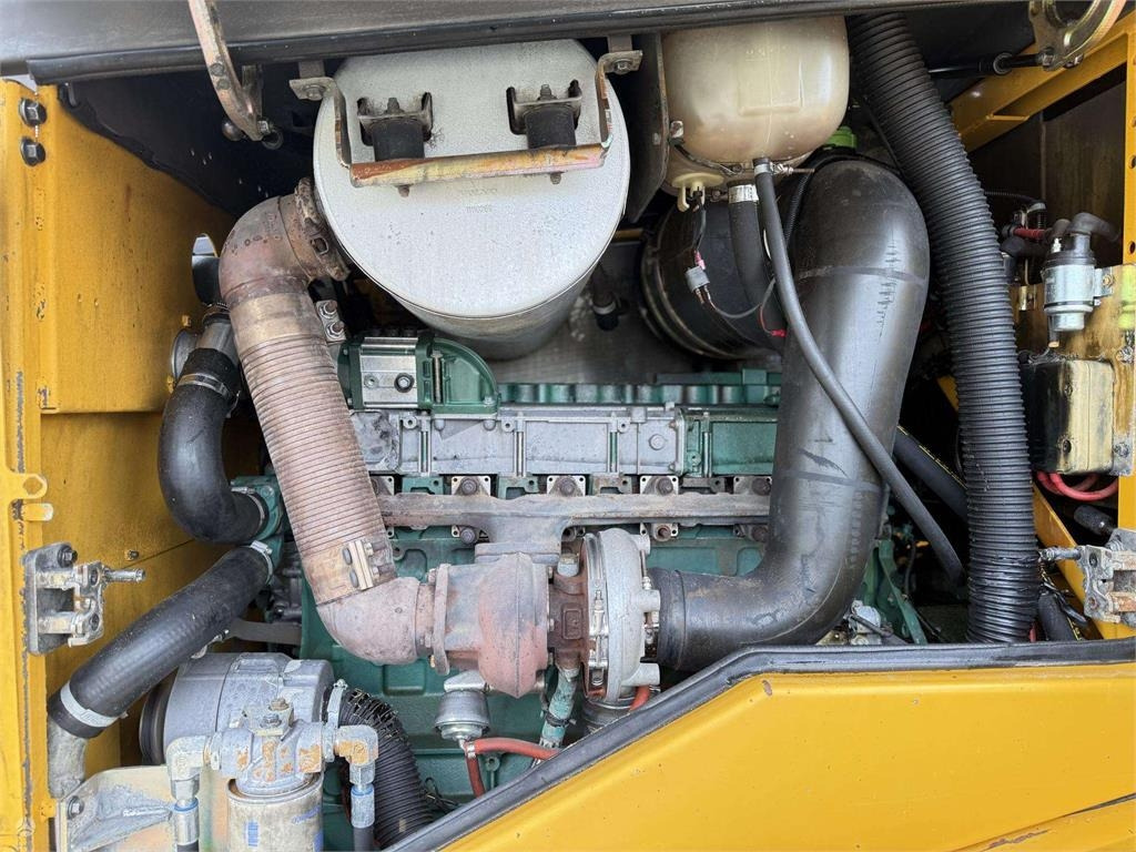 Utovarivač točkaš Volvo L 120 F , 4rd line , coupler: slika 21 Utovarivač točkaš Volvo L 120 F , 4rd line , coupler: slika 21