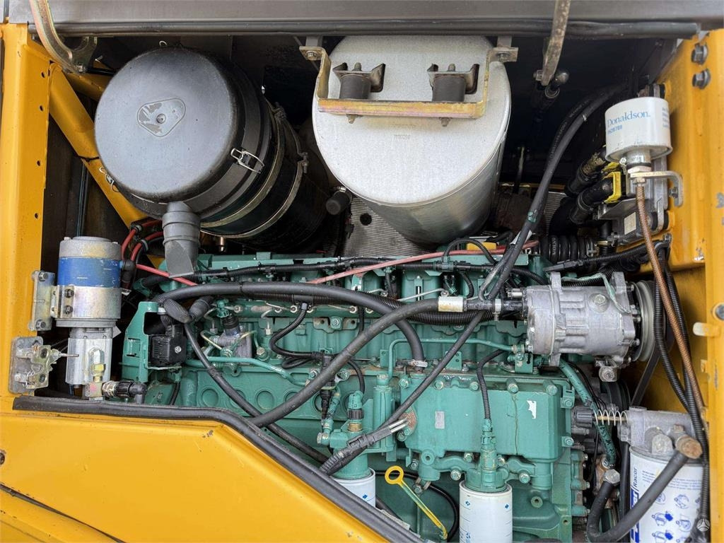 Utovarivač točkaš Volvo L 120 F , 4rd line , coupler: slika 20 Utovarivač točkaš Volvo L 120 F , 4rd line , coupler: slika 20