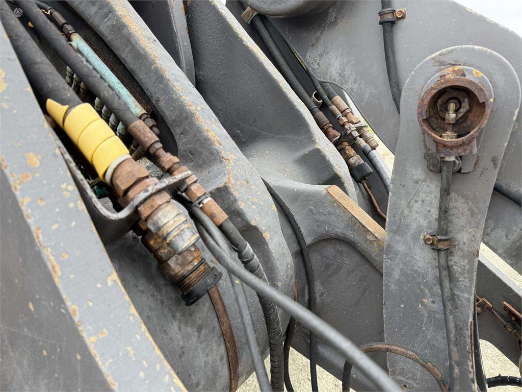 Utovarivač točkaš Volvo L 120 F , 4rd line , coupler: slika 9 Utovarivač točkaš Volvo L 120 F , 4rd line , coupler: slika 9