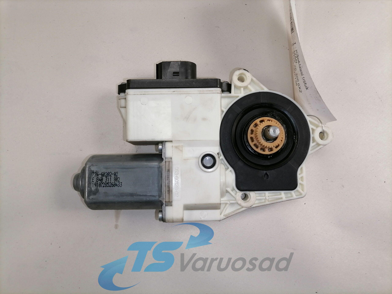 MAN Glass lift 81286016138 - Staklo i delovi za Kamion: slika 4 MAN Glass lift 81286016138 - Staklo i delovi za Kamion: slika 4