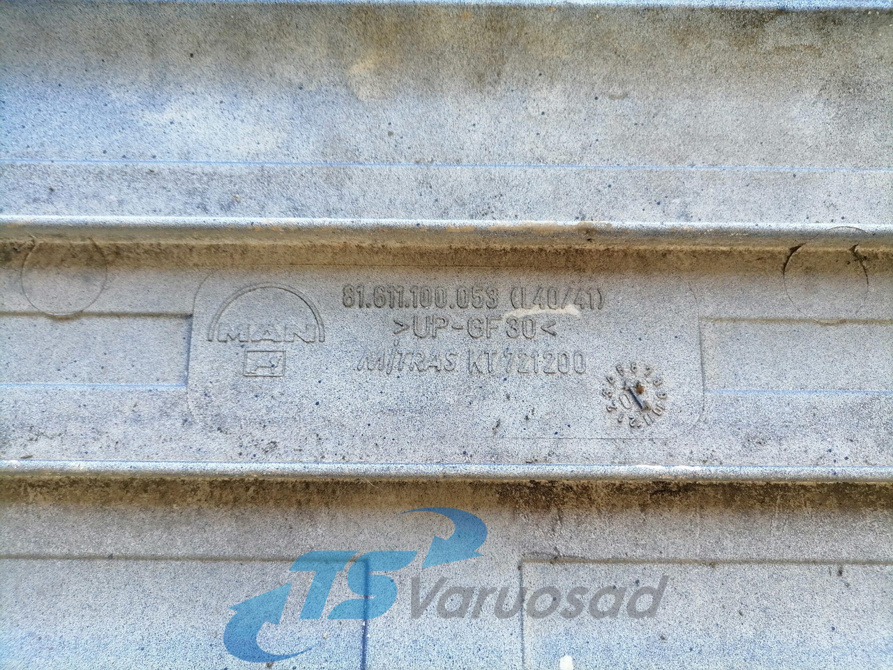 MAN Grille panel 81611100053 - Rešetka za Kamion: slika 4 MAN Grille panel 81611100053 - Rešetka za Kamion: slika 4