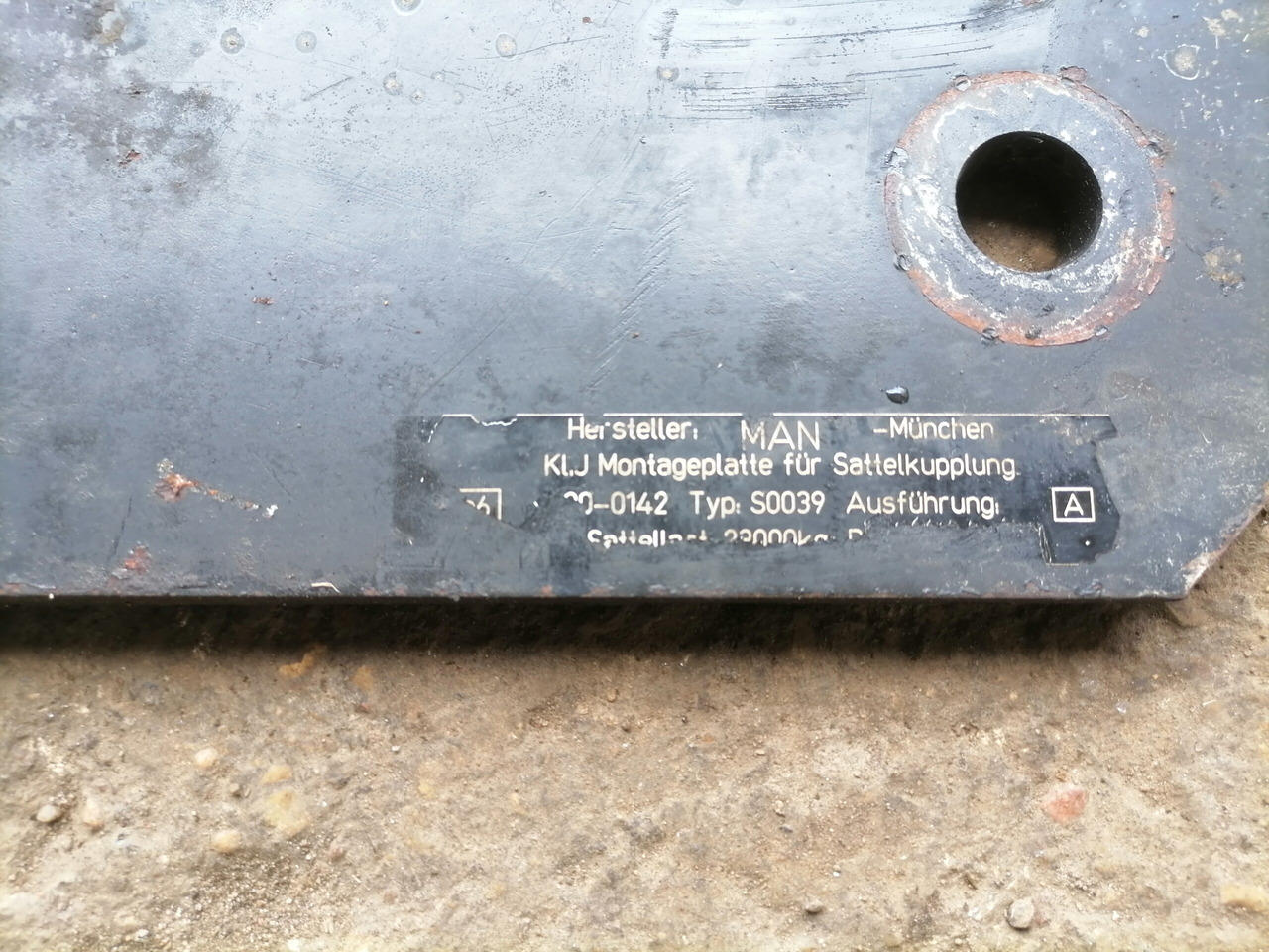 MAN Saddle plate 81427150036 - Spojnica na petom točku za Kamion: slika 4 MAN Saddle plate 81427150036 - Spojnica na petom točku za Kamion: slika 4