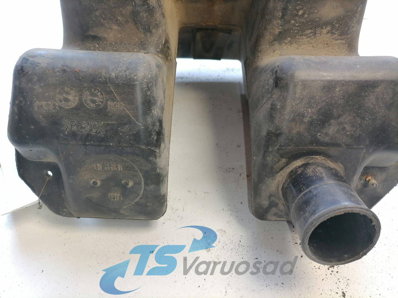 MAN Windscreen washer fluid tank 81264810074 - Brisač za Kamion: slika 3 MAN Windscreen washer fluid tank 81264810074 - Brisač za Kamion: slika 3