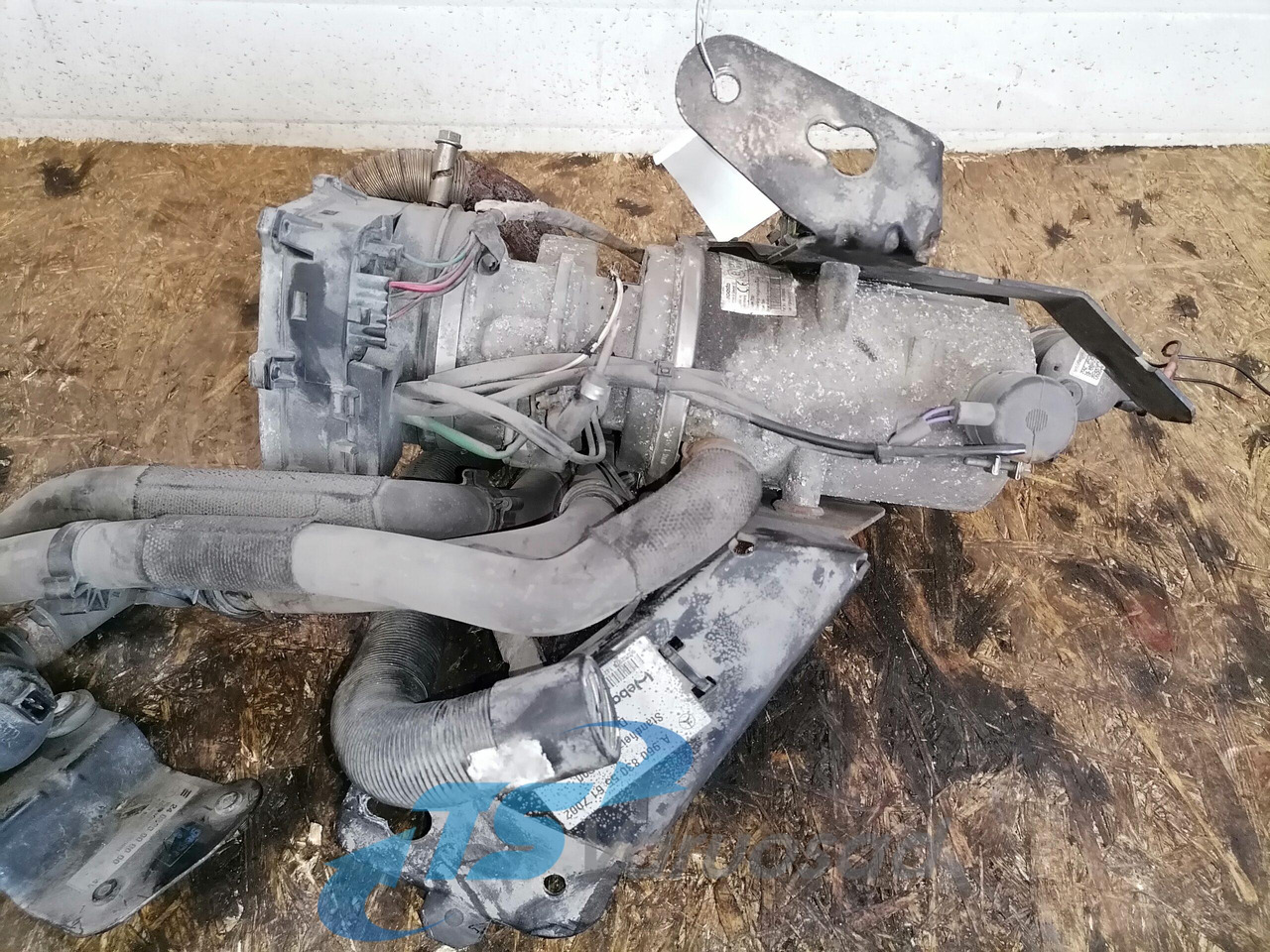 Mercedes-Benz Auxiliary heater A0014465429 - Grejanje/ Ventilacija za Kamion: slika 4 Mercedes-Benz Auxiliary heater A0014465429 - Grejanje/ Ventilacija za Kamion: slika 4