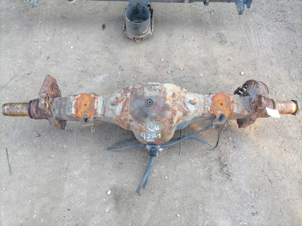 Rear axel housing 1048418 - Osovina i delovi za Kamion: slika 5 Rear axel housing 1048418 - Osovina i delovi za Kamion: slika 5