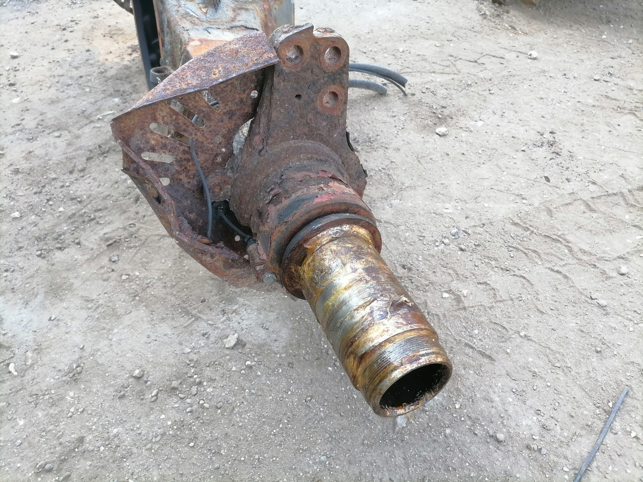 Rear axel housing 1048418 - Osovina i delovi za Kamion: slika 2 Rear axel housing 1048418 - Osovina i delovi za Kamion: slika 2