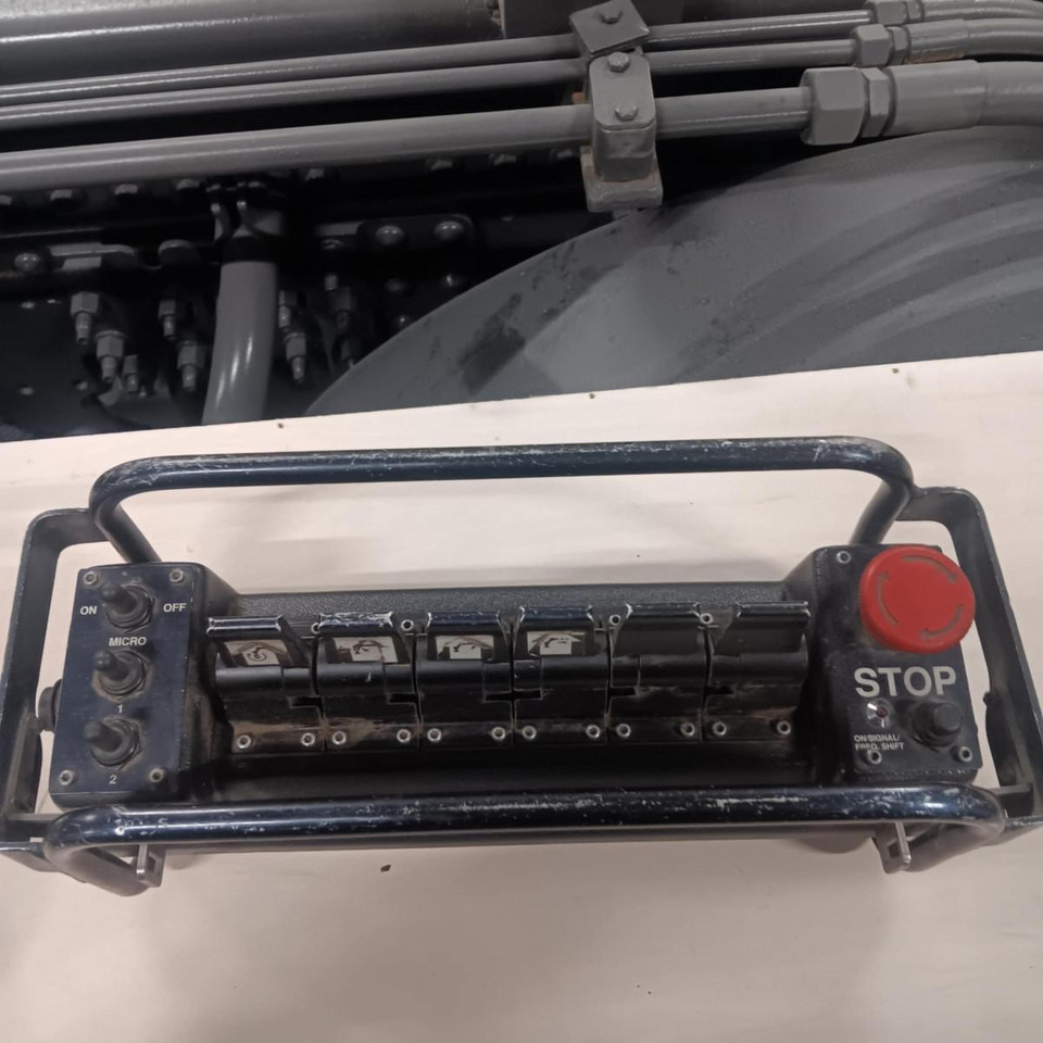 SCANRECO SCANRECO RC400 remote + receiver RC400 - Hidraulika za Kamion: slika 3 SCANRECO SCANRECO RC400 remote + receiver RC400 - Hidraulika za Kamion: slika 3