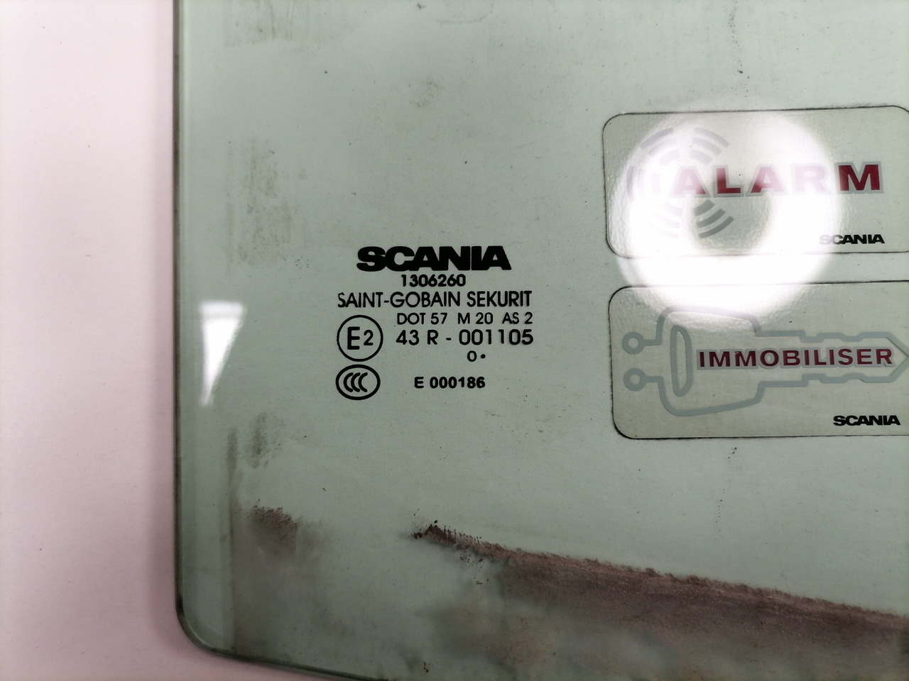 Scania Küljeklaas, parem 1306260 - Staklo i delovi za Kamion: slika 2 Scania Küljeklaas, parem 1306260 - Staklo i delovi za Kamion: slika 2