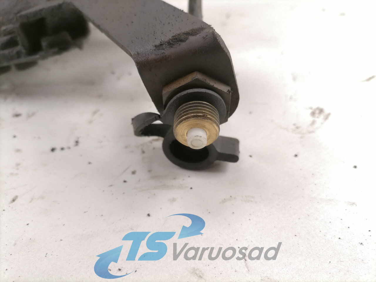 Scania Roolisüsteemi õlimahuti kandur 1446713 - Servo crevo za Kamion: slika 2 Scania Roolisüsteemi õlimahuti kandur 1446713 - Servo crevo za Kamion: slika 2