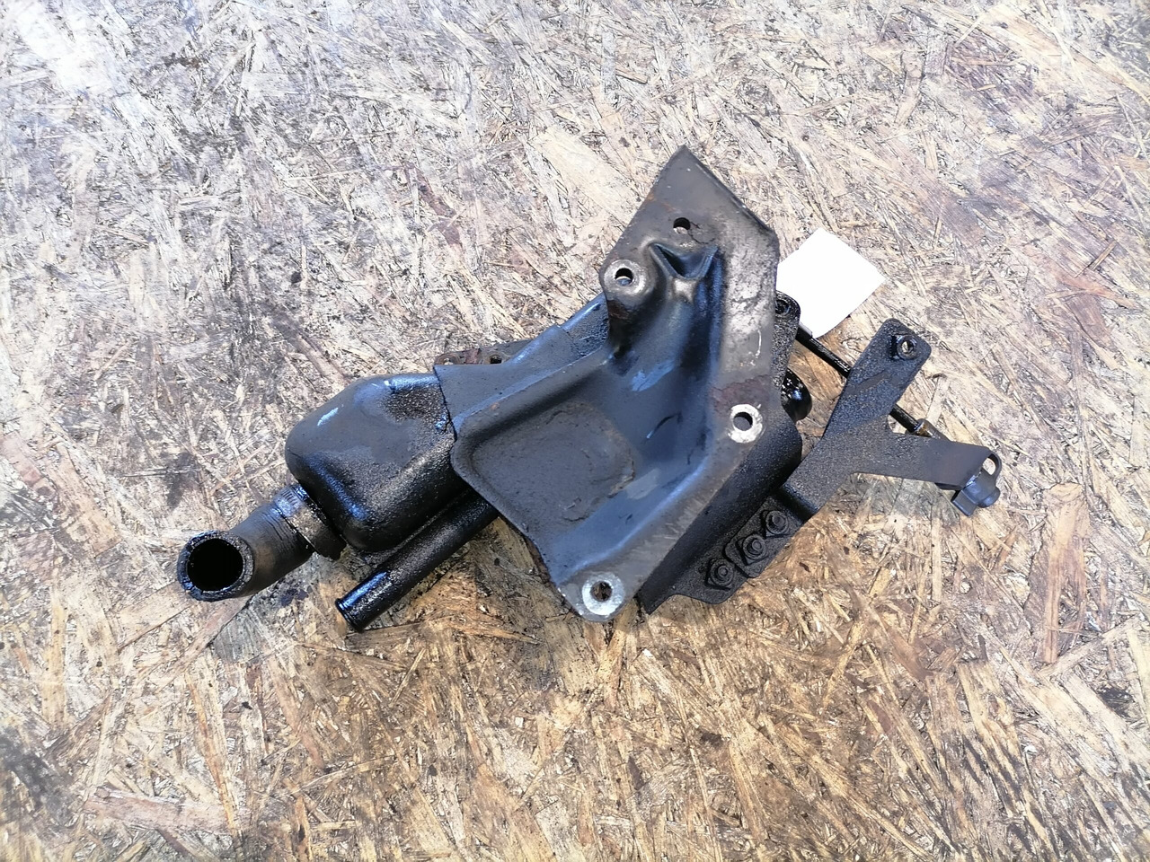 Servo crevo za Kamion Scania Scania steering oil tank 1461351: slika 6 Servo crevo za Kamion Scania Scania steering oil tank 1461351: slika 6