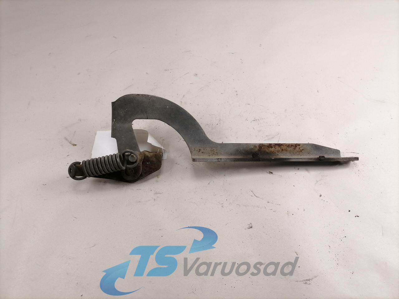 Scania lower grille carrier hinge 1381479 - Rešetka za Kamion: slika 1 Scania lower grille carrier hinge 1381479 - Rešetka za Kamion: slika 1