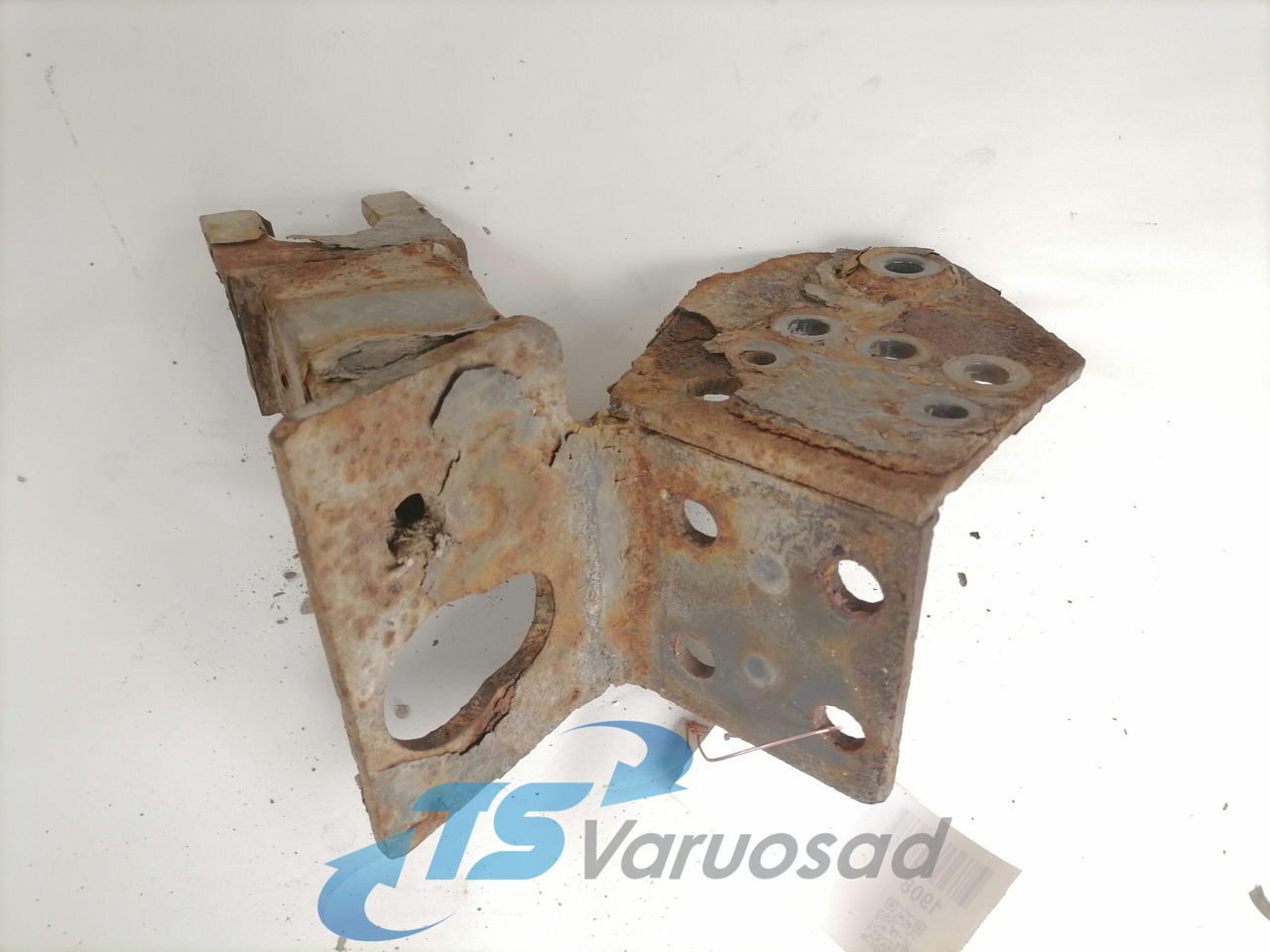 Volvo Bumper bracket 20499243 - Branik za Kamion: slika 2 Volvo Bumper bracket 20499243 - Branik za Kamion: slika 2