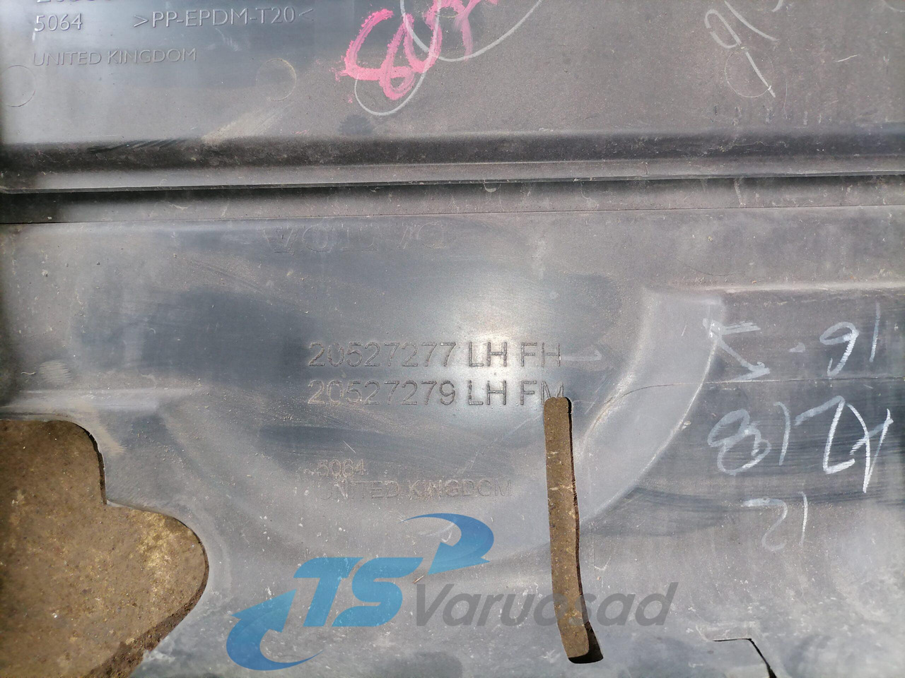 Volvo Iluvõre plastik 20527277 - Rešetka za Kamion: slika 4 Volvo Iluvõre plastik 20527277 - Rešetka za Kamion: slika 4