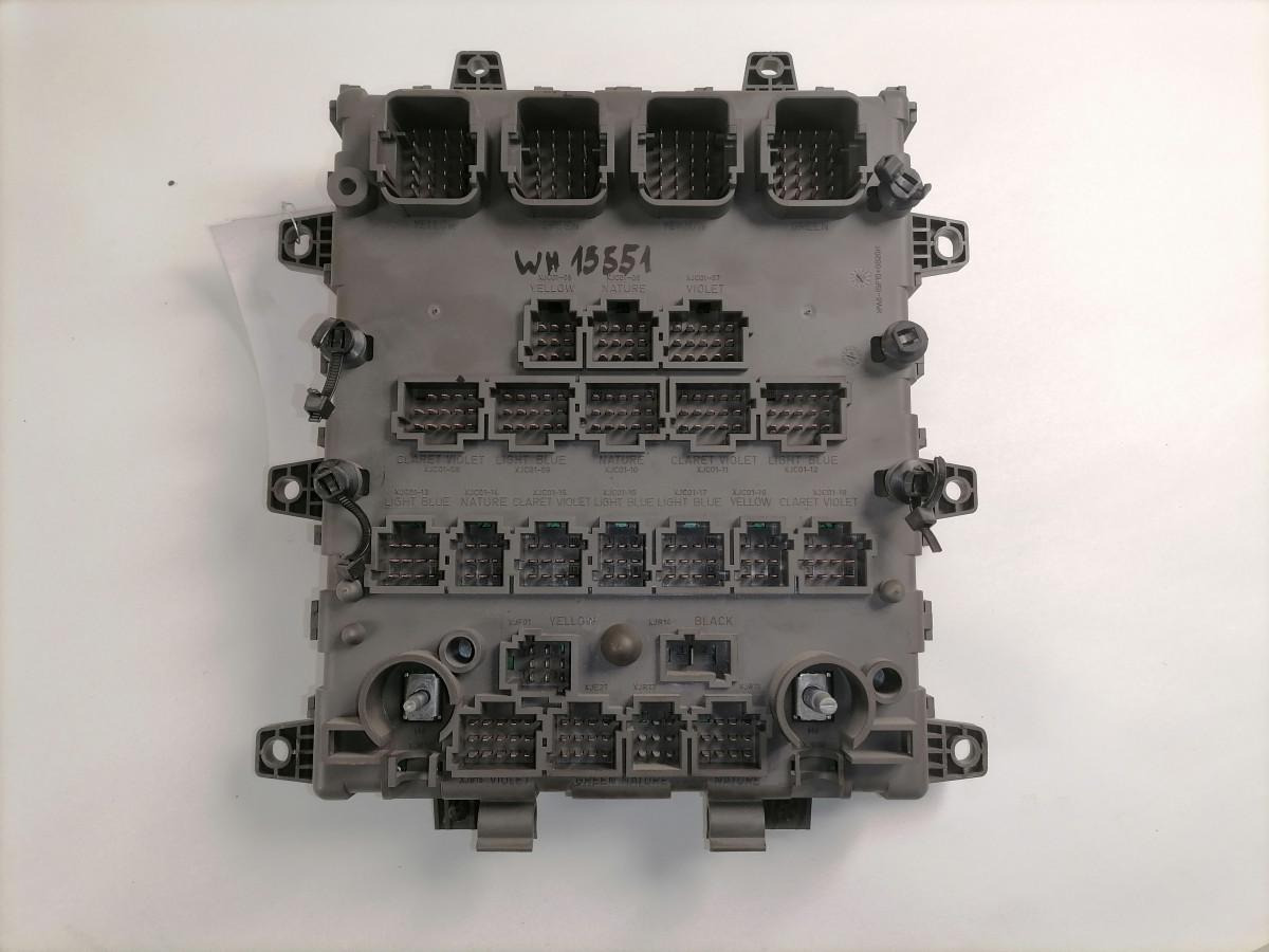 Volvo Kaitsmepaneel 7421045777 - Osigurač za Kamion: slika 4 Volvo Kaitsmepaneel 7421045777 - Osigurač za Kamion: slika 4