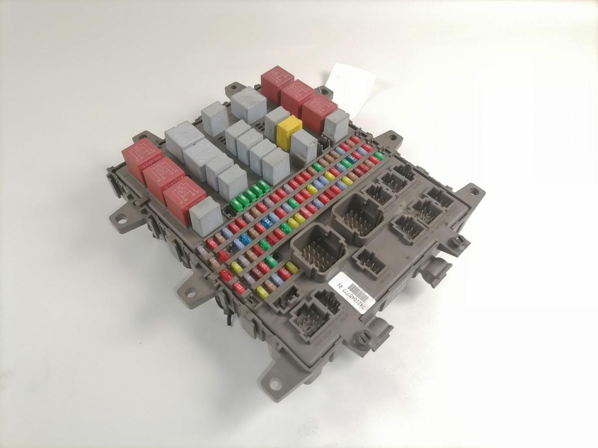 Volvo Kaitsmepaneel 7421045777 - Osigurač za Kamion: slika 2 Volvo Kaitsmepaneel 7421045777 - Osigurač za Kamion: slika 2