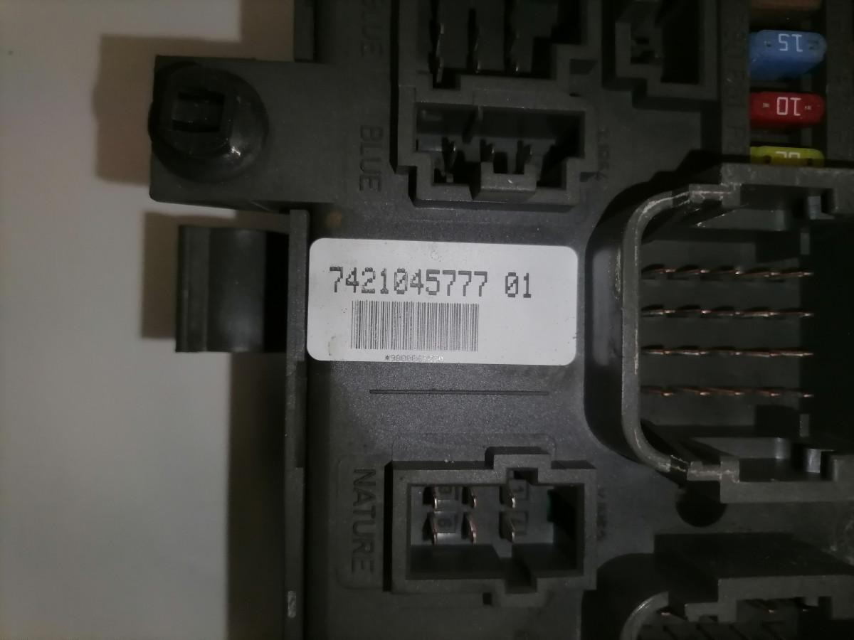 Volvo Kaitsmepaneel 7421045777 - Osigurač za Kamion: slika 5 Volvo Kaitsmepaneel 7421045777 - Osigurač za Kamion: slika 5