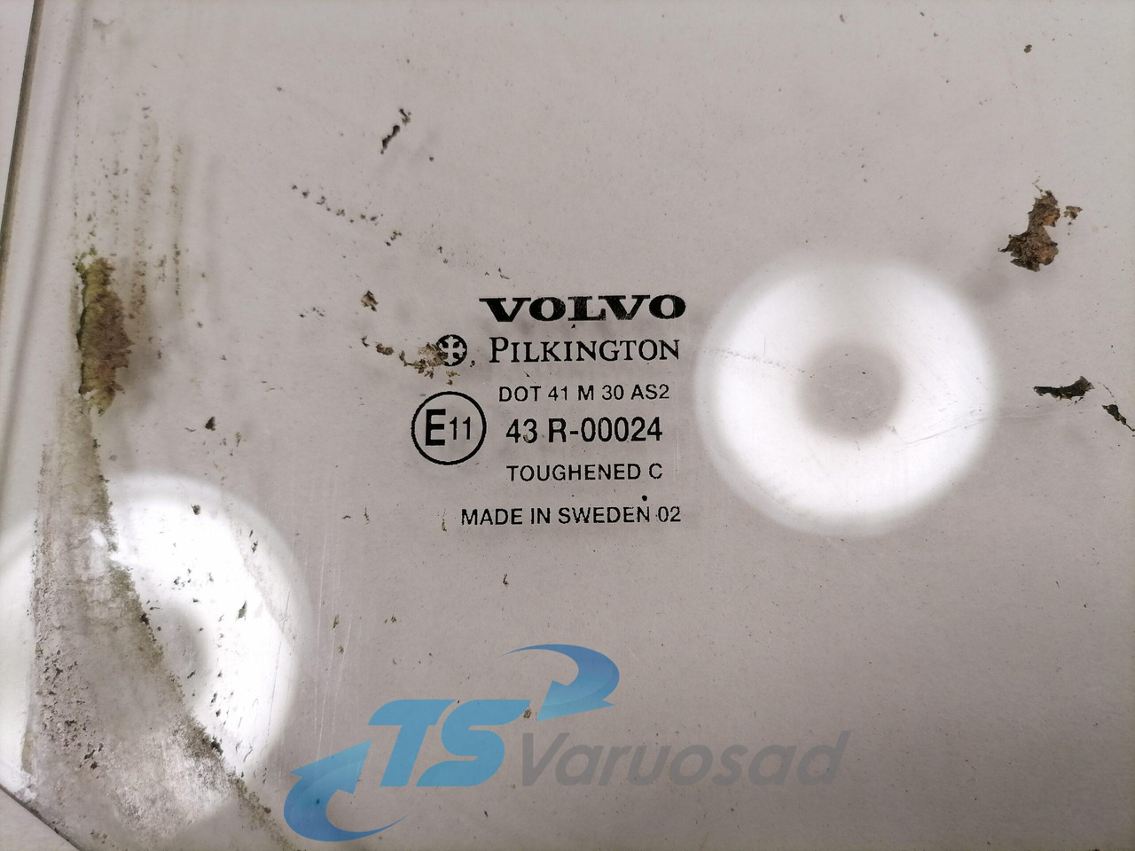 Volvo Küljeklaas, parem 8140913 - Staklo i delovi za Kamion: slika 3 Volvo Küljeklaas, parem 8140913 - Staklo i delovi za Kamion: slika 3