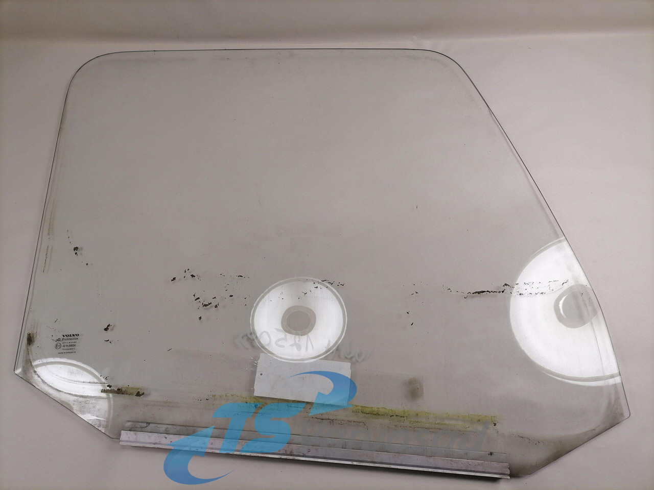 Volvo Küljeklaas, parem 8140913 - Staklo i delovi za Kamion: slika 1 Volvo Küljeklaas, parem 8140913 - Staklo i delovi za Kamion: slika 1