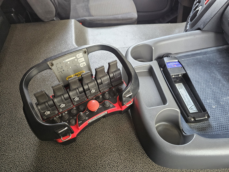 DAF CF 330 6x2 / PALFINGER CRANE / KRAN / CURTAIN - Kamion sa dizalicom: slika 3 DAF CF 330 6x2 / PALFINGER CRANE / KRAN / CURTAIN - Kamion sa dizalicom: slika 3