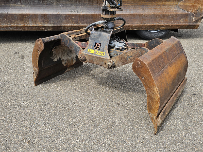 DAF TATRA 6X6 / T158/II / 2 SIDE TIPPER - HMF Z CRANE - Istovarivač, Kamion sa dizalicom: slika 5 DAF TATRA 6X6 / T158/II / 2 SIDE TIPPER - HMF Z CRANE - Istovarivač, Kamion sa dizalicom: slika 5