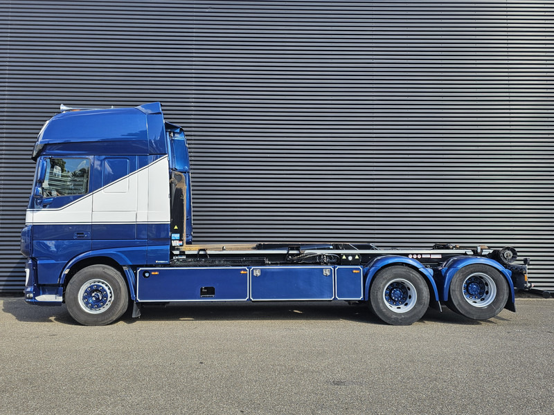 DAF XF 530 SSC 6x2 VDL HOOKLIFT 660 cm - Kamion sa hidrauličnom kukom: slika 4 DAF XF 530 SSC 6x2 VDL HOOKLIFT 660 cm - Kamion sa hidrauličnom kukom: slika 4