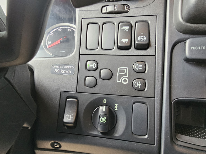 Kamion sa tovarnim sandukom, Kamion sa dizalicom Scania P320 / 4x2 / PALFINGER PK14002 / CRANE/KRAN: slika 15