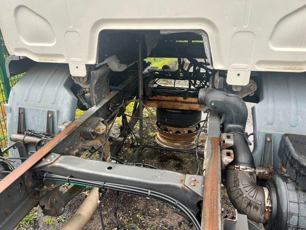 DAF LF 45.220 12 to. for PARTS no engine no gearbox! DAF LF 45.220 12 to. for PARTS no engine no gearbox! - Kamion sa ceradom: slika 3 DAF LF 45.220 12 to. for PARTS no engine no gearbox! DAF LF 45.220 12 to. for PARTS no engine no gearbox! - Kamion sa ceradom: slika 3