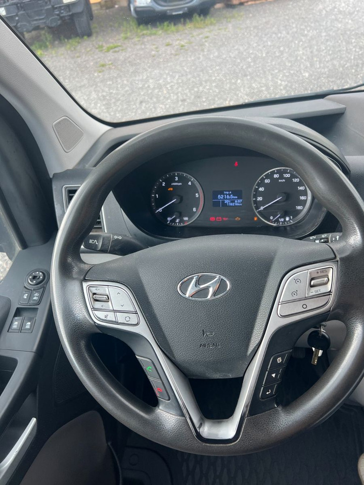 Interior photo 2: Furgon Hyundai H350 Kasten Kasten L3H2 Profi Kurz / Hoch Interior photo 2: Furgon Hyundai H350 Kasten Kasten L3H2 Profi Kurz / Hoch