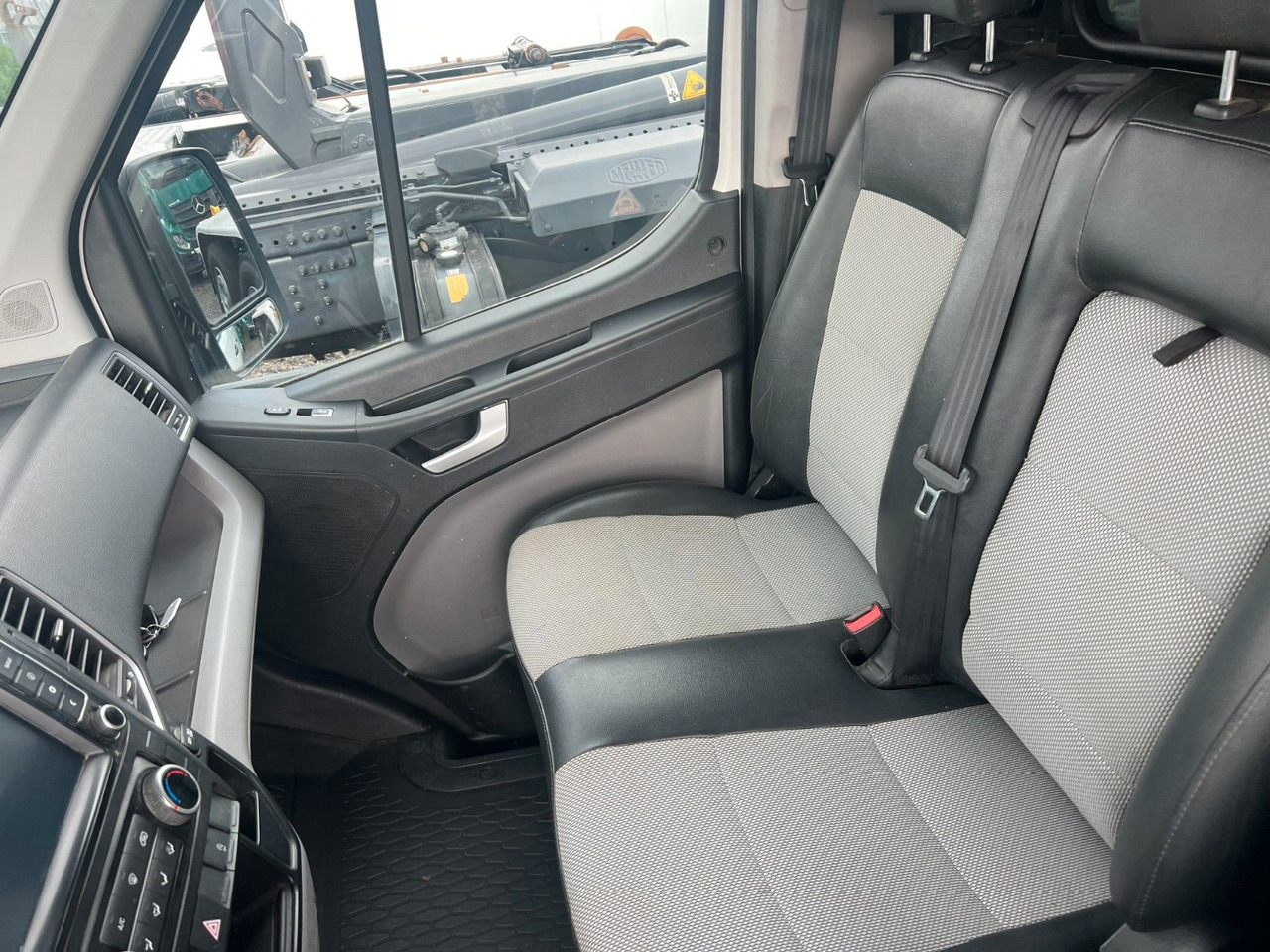 Hyundai H350 Kasten Kasten L3H2 Profi Kurz / Hoch - Furgon: slika 4 Hyundai H350 Kasten Kasten L3H2 Profi Kurz / Hoch - Furgon: slika 4