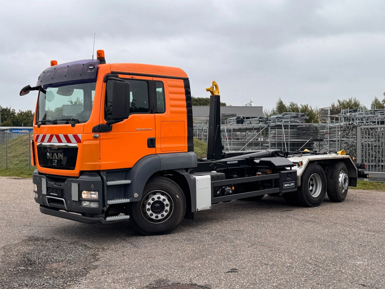 MAN 26.40 6X2 Meiller RK 20.70 mit Funk - Kamion sa hidrauličnom kukom: slika 1 MAN 26.40 6X2 Meiller RK 20.70 mit Funk - Kamion sa hidrauličnom kukom: slika 1