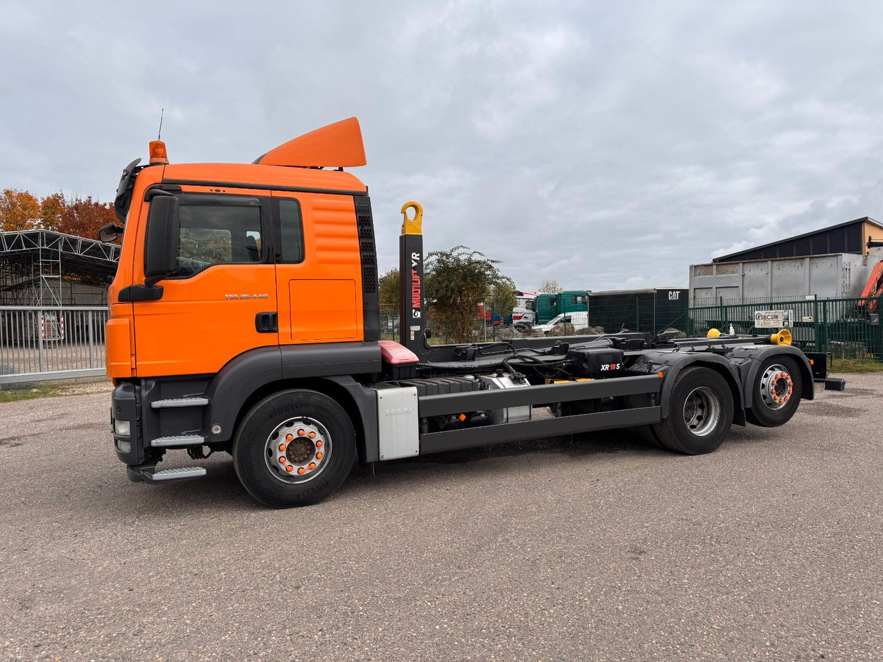 MAN 26.440 6X2 Multilift Abroller - Kamion sa hidrauličnom kukom: slika 1 MAN 26.440 6X2 Multilift Abroller - Kamion sa hidrauličnom kukom: slika 1