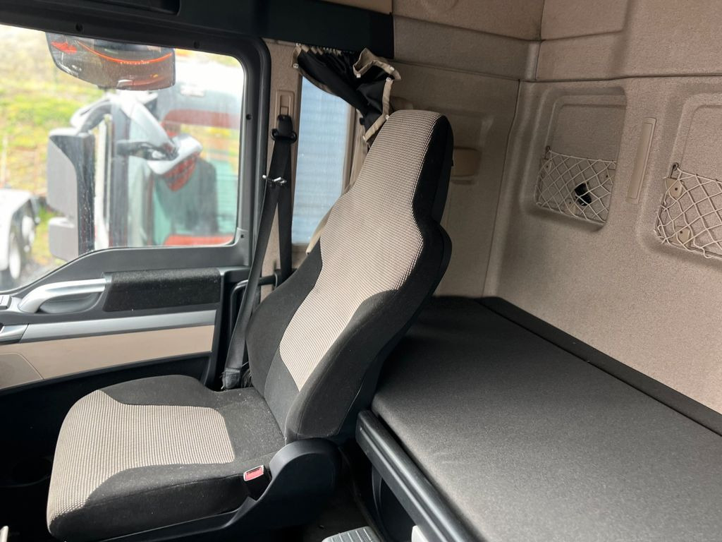 MAN 26.460 6X2 Retarder Klima Navigation guter Zust. - Kamion sa hidrauličnom kukom: slika 5 MAN 26.460 6X2 Retarder Klima Navigation guter Zust. - Kamion sa hidrauličnom kukom: slika 5
