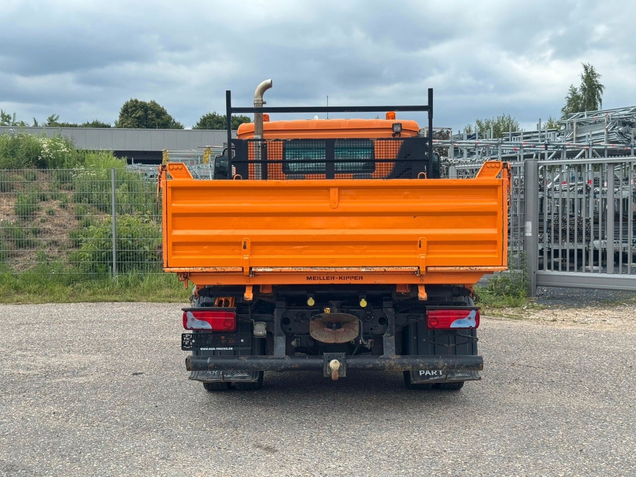 MAN 8.220 4x2 Meiller 3S. Kipper AHK Sperrdiff. TOP - Istovarivač: slika 5 MAN 8.220 4x2 Meiller 3S. Kipper AHK Sperrdiff. TOP - Istovarivač: slika 5