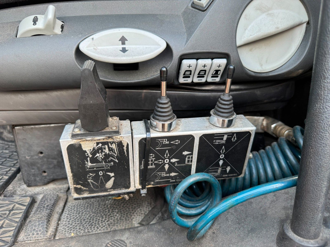 Meiller Abrollaufbau RK 20,65 - Kamion sa hidrauličnom kukom: slika 4 Meiller Abrollaufbau RK 20,65 - Kamion sa hidrauličnom kukom: slika 4