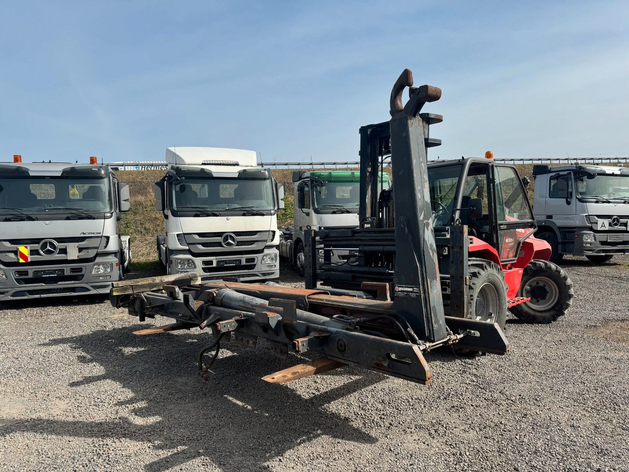 Meiller Abrollaufbau für 6X4 mit 3,90 Radstand - Kamion sa hidrauličnom kukom: slika 3 Meiller Abrollaufbau für 6X4 mit 3,90 Radstand - Kamion sa hidrauličnom kukom: slika 3