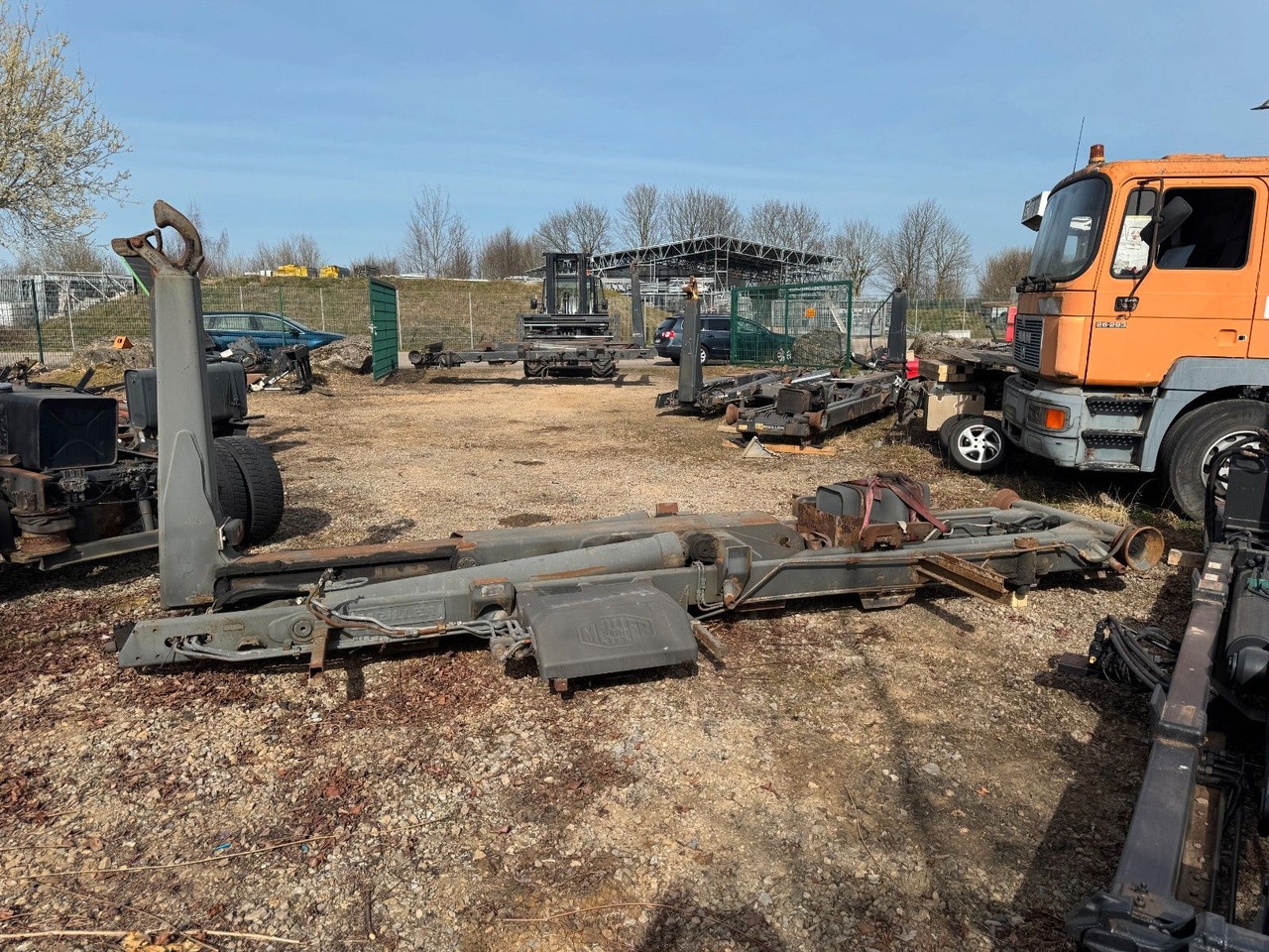 Meiller Abrollaufbau für 6X4 mit 3,90 Radstand - Kamion sa hidrauličnom kukom: slika 4 Meiller Abrollaufbau für 6X4 mit 3,90 Radstand - Kamion sa hidrauličnom kukom: slika 4