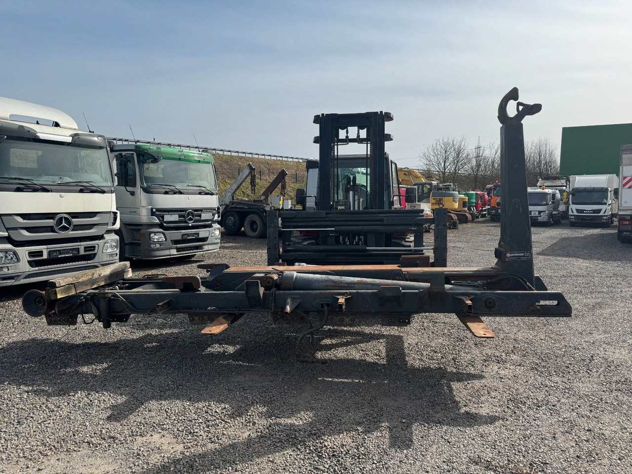 Meiller Abrollaufbau für 6X4 mit 3,90 Radstand - Kamion sa hidrauličnom kukom: slika 2 Meiller Abrollaufbau für 6X4 mit 3,90 Radstand - Kamion sa hidrauličnom kukom: slika 2