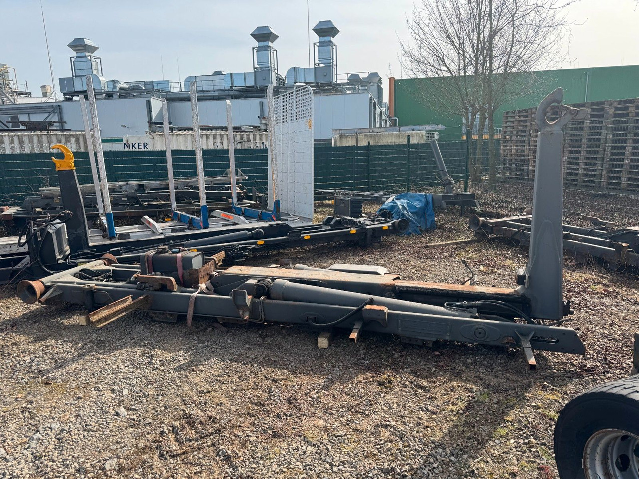 Meiller Abrollaufbau für 6X4 mit 3,90 Radstand - Kamion sa hidrauličnom kukom: slika 3 Meiller Abrollaufbau für 6X4 mit 3,90 Radstand - Kamion sa hidrauličnom kukom: slika 3