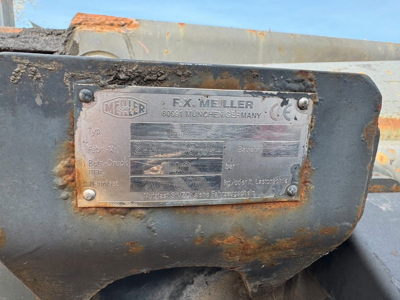 Meiller Abrollaufbau für 6X4 mit 3,90 Radstand - Kamion sa hidrauličnom kukom: slika 2 Meiller Abrollaufbau für 6X4 mit 3,90 Radstand - Kamion sa hidrauličnom kukom: slika 2