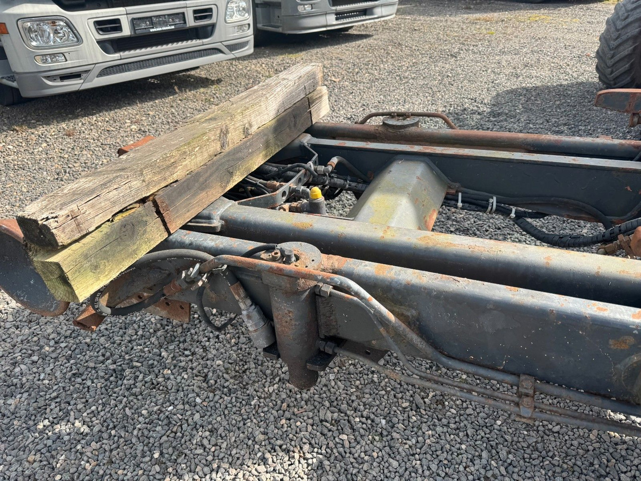 Meiller Abrollaufbau für 6X4 mit 3,90 Radstand - Kamion sa hidrauličnom kukom: slika 4 Meiller Abrollaufbau für 6X4 mit 3,90 Radstand - Kamion sa hidrauličnom kukom: slika 4