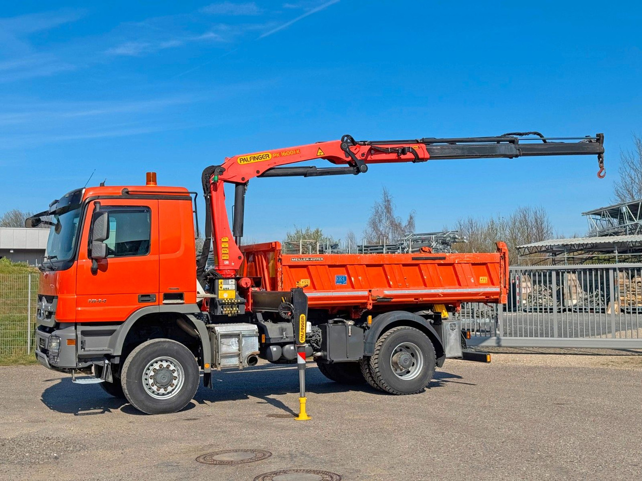 Mercedes-Benz 1844 4x4 Meiller 3S Bordmatik Palfinger PK16001K - Istovarivač: slika 1 Mercedes-Benz 1844 4x4 Meiller 3S Bordmatik Palfinger PK16001K - Istovarivač: slika 1
