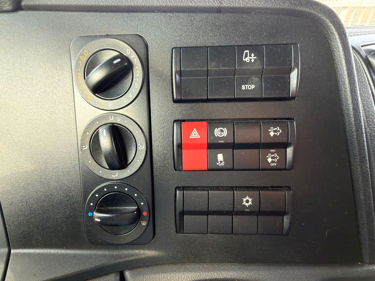 Lizing Mercedes-Benz 818 4X2 Pritsche & Plane & Tang Pritsche & Plane Mercedes-Benz 818 4X2 Pritsche & Plane & Tang Pritsche & Plane Mercedes-Benz 818 4X2 Pritsche & Plane & Tang Pritsche & Plane Mercedes-Benz 818 4X2 Pritsche & Plane & Tang Pritsche & Plane: slika 15 Lizing Mercedes-Benz 818 4X2 Pritsche & Plane & Tang Pritsche & Plane Mercedes-Benz 818 4X2 Pritsche & Plane & Tang Pritsche & Plane Mercedes-Benz 818 4X2 Pritsche & Plane & Tang Pritsche & Plane Mercedes-Benz 818 4X2 Pritsche & Plane & Tang Pritsche & Plane: slika 15