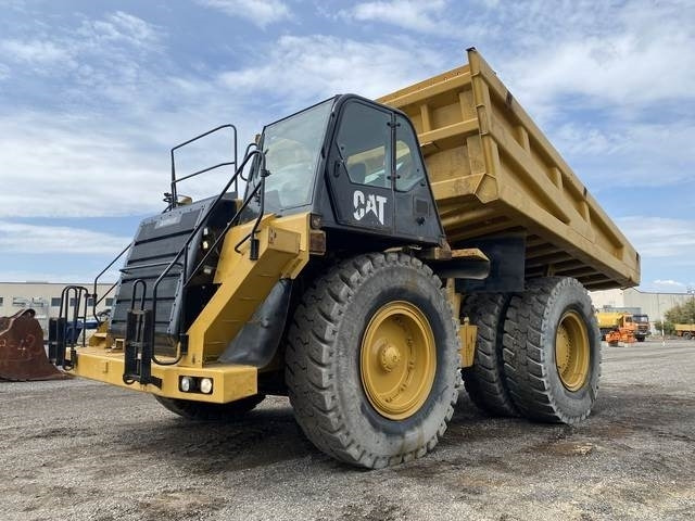 CAT 777F - Kiper sa krutom šasijom/ Kiper za kamen: slika 1 CAT 777F - Kiper sa krutom šasijom/ Kiper za kamen: slika 1