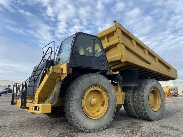 CAT 777F - Kiper sa krutom šasijom/ Kiper za kamen: slika 1 CAT 777F - Kiper sa krutom šasijom/ Kiper za kamen: slika 1
