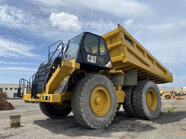 CAT 777F - Kiper sa krutom šasijom/ Kiper za kamen: slika 1 CAT 777F - Kiper sa krutom šasijom/ Kiper za kamen: slika 1