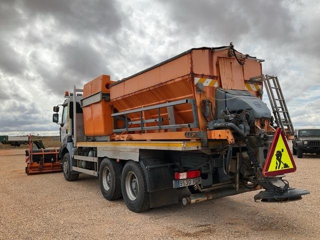 Renault Kerax - Vozilo za čišćenje snega: slika 2 Renault Kerax - Vozilo za čišćenje snega: slika 2