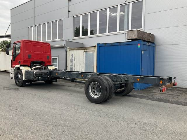 Iveco Eurocargo ML180E32 - Kamion sa golom šasijom i zatvorenom kabinom: slika 2 Iveco Eurocargo ML180E32 - Kamion sa golom šasijom i zatvorenom kabinom: slika 2