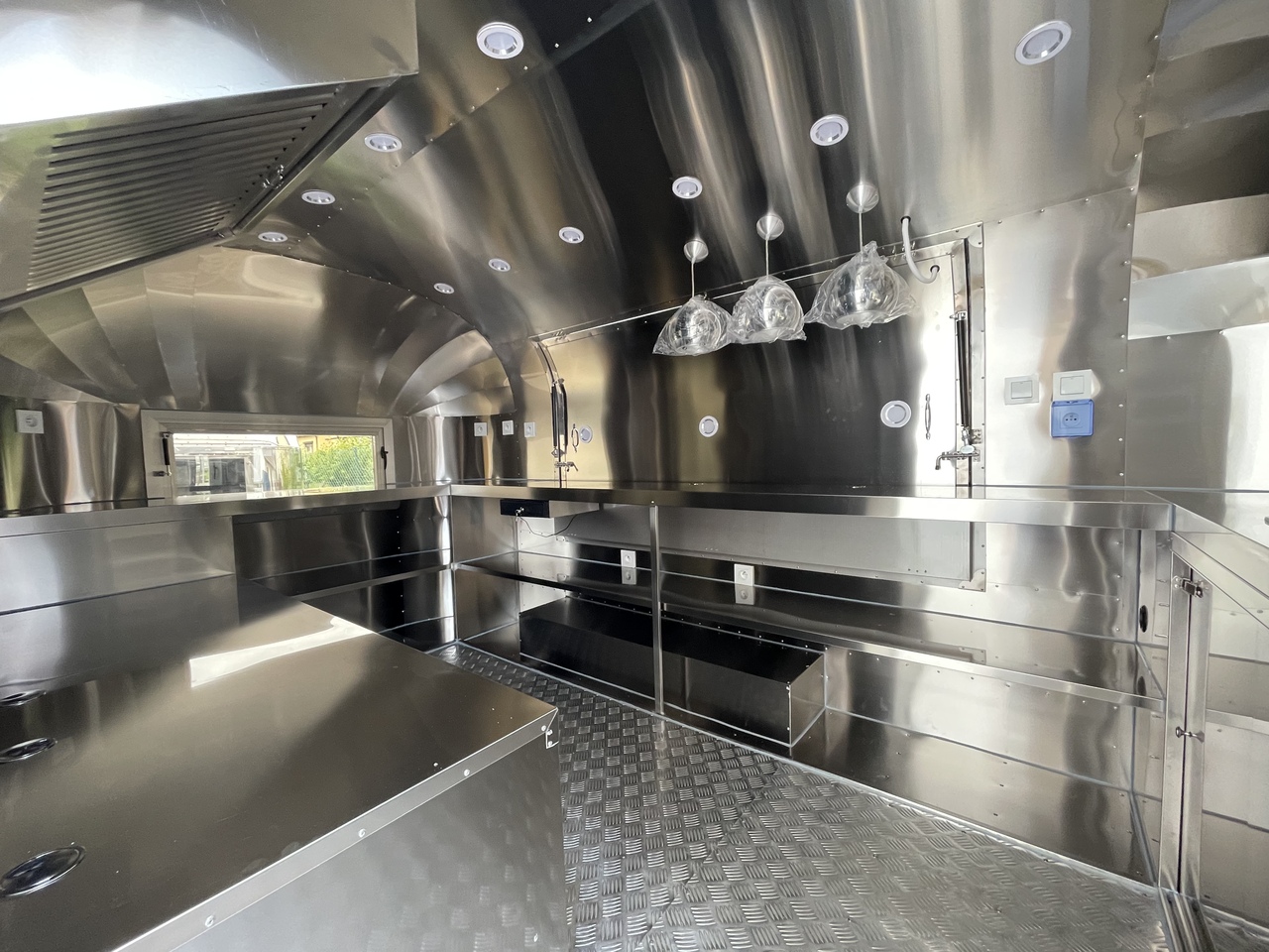 SHINE Spring BLACK - Prikolica za hrane: slika 5 SHINE Spring BLACK - Prikolica za hrane: slika 5