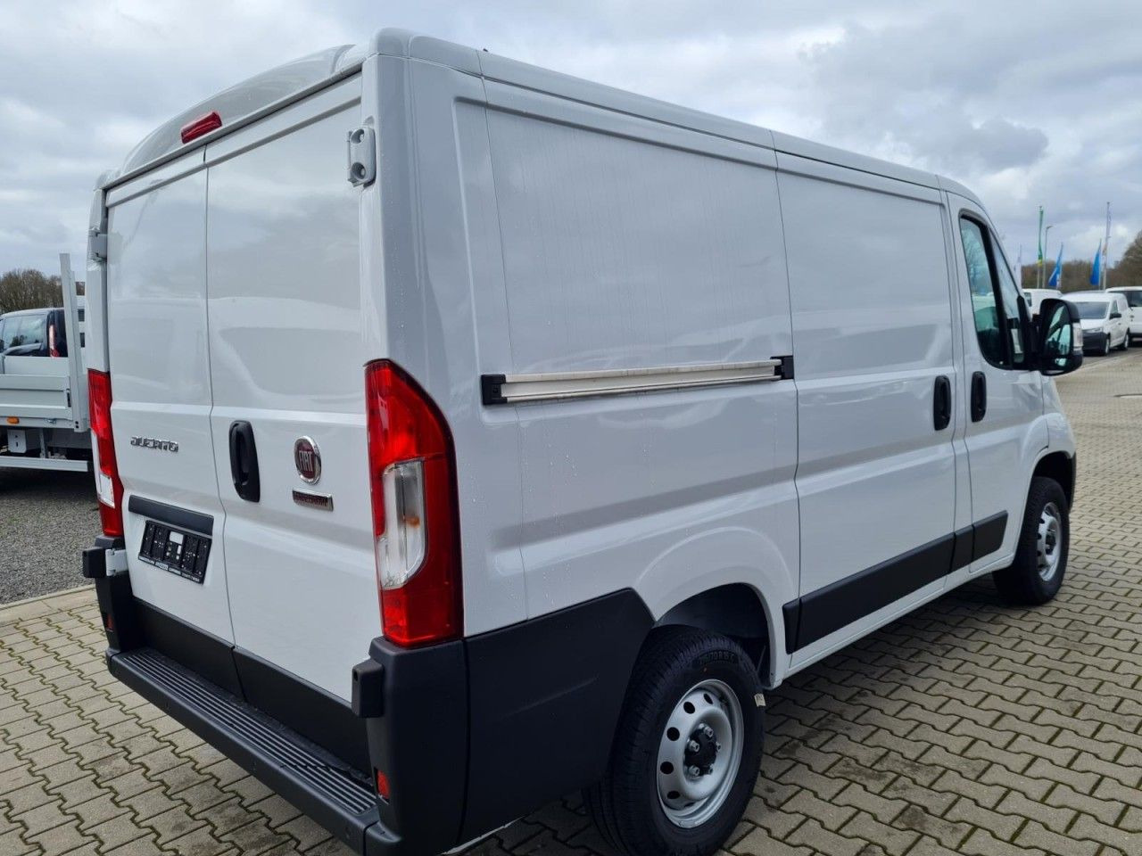 Fiat Ducato 30 Kasten L1H1 KLIMA PDC TEMPOMAT - Mali kombi: slika 4 Fiat Ducato 30 Kasten L1H1 KLIMA PDC TEMPOMAT - Mali kombi: slika 4